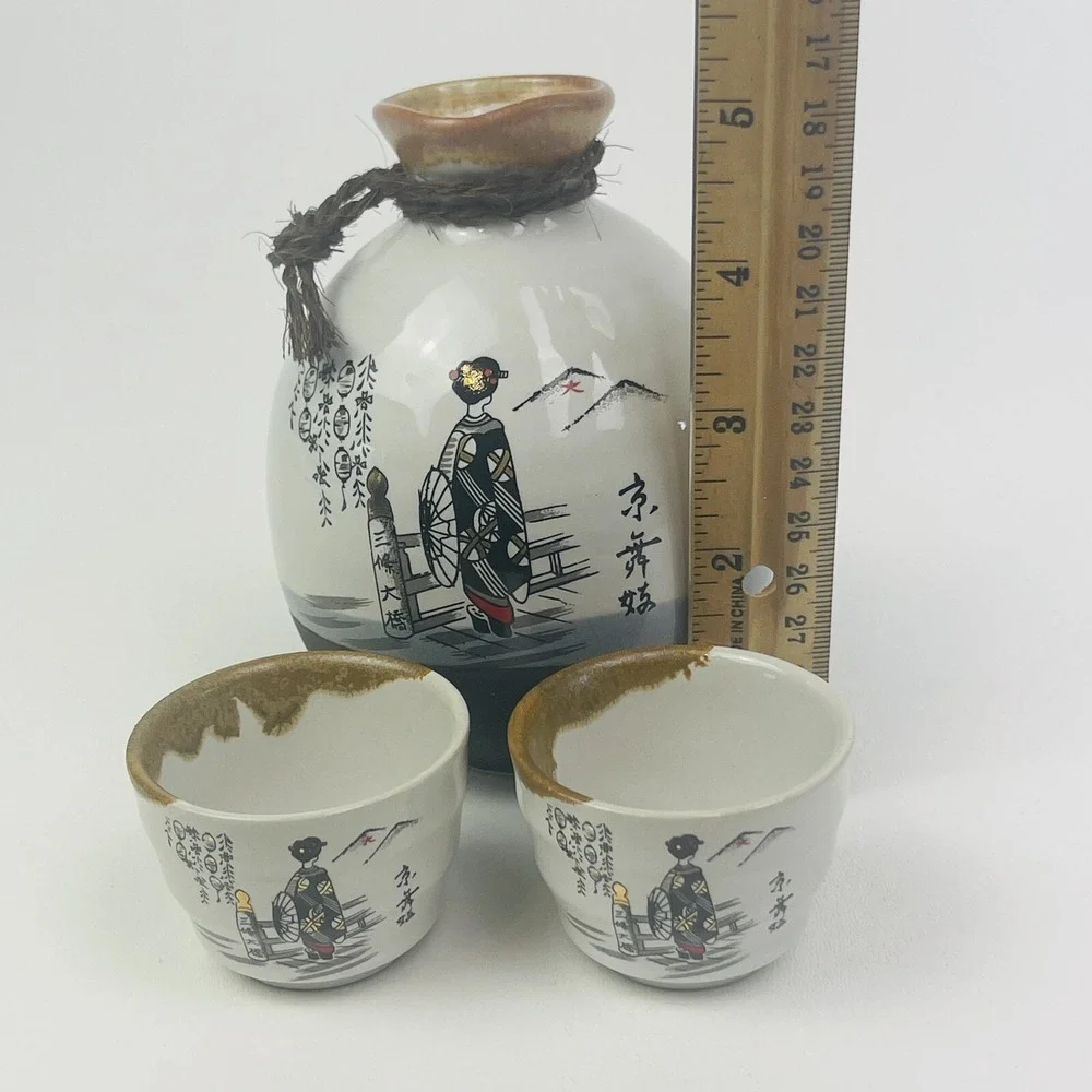 Tokkuri Sake‎ Bottle and Ochoko Sake Tea Cup Handpainted Geisha Design